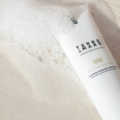 "MOSS9 irreverence nourishing shampoo refillable">MAITINAMASIS ŠAMPŪNAS – COSMOS ORGANIC"