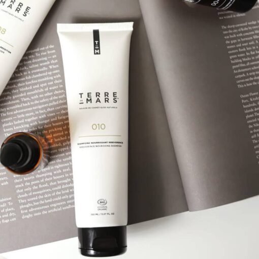 9 "MOSS9 irreverence nourishing shampoo refillable">MAITINAMASIS ŠAMPŪNAS – COSMOS ORGANIC"